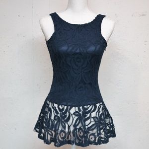 ☀️NWT lace open back peplum tank top